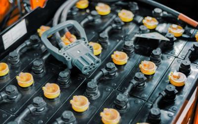 New Energy Powertrains Generate Fresh Growth Opportunities for Forklift Battery Charger Manufacturers